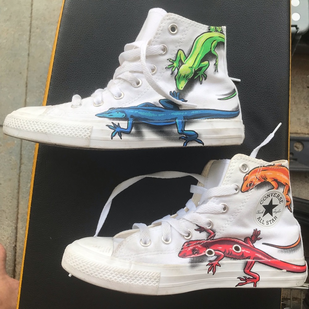 🦎Converse Kids' White High-Top Sneakers with Colorful Lizard Graphics